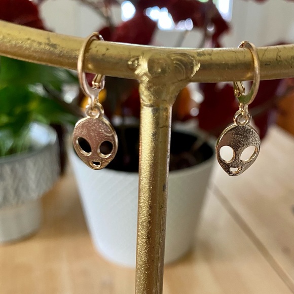 MAKE ME AND OFFER NWT Gold Alien Charm Huggie Earrings - Picture 3 of 3